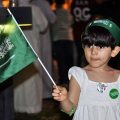3328 13 اطفال من السعودية - تحتفل بمناسبة اليوم الوطني للمملكة هاندة بنان
