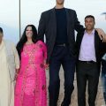4706 10 اطول رجل في العالم - اطول رجل في العالم يتزوج من سورية ويصفها بانها &Quot;حب حياته&Quot; صائب ظهير