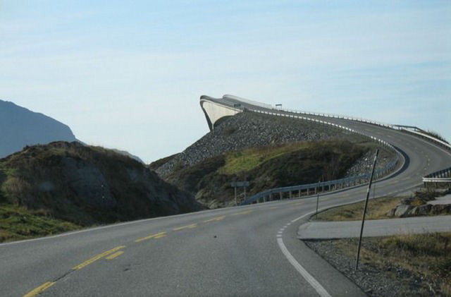 346 1 جسر يخدع السائقين في النرويج - من اروع المناظر التي تذهلك صائب ظهير