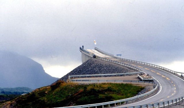 346 جسر يخدع السائقين في النرويج - من اروع المناظر التي تذهلك صائب ظهير